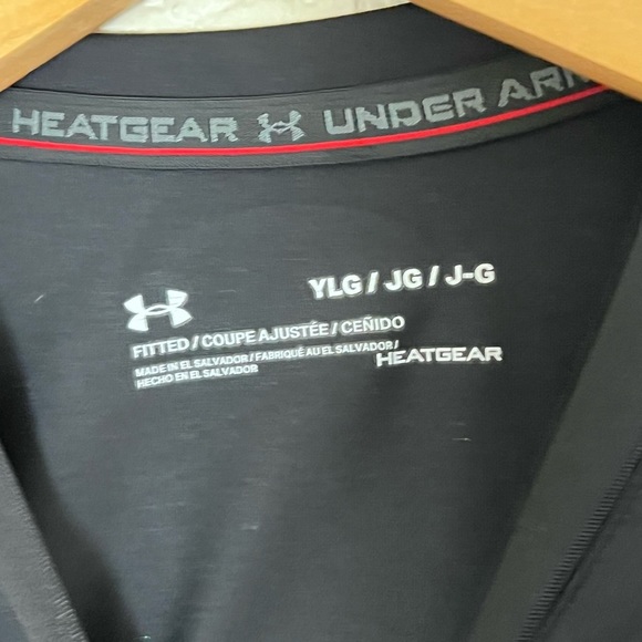 Under Armour | Fitted black short sleeve athletic tee size youth large - Picture 4 of 8